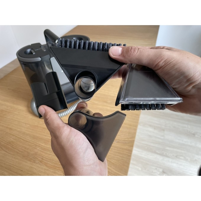 Aspirator pentru tapițerii și scaune auto AERIUM R1600 Clean Professional Aspirator pentru tapițerii și scaune auto AERIUM R1600 Clean Professional