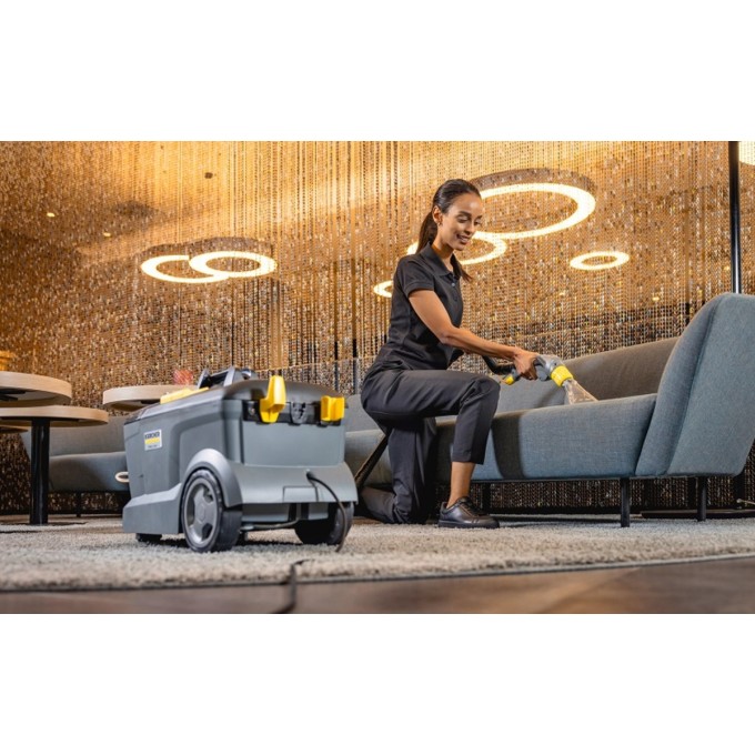 Aspirator pentru tapițerii KÄRCHER Puzzi 10/1 Aspirator pentru tapițerii KÄRCHER Puzzi 10/1
